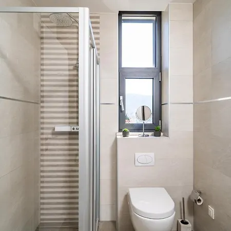 Apartment Crown - Emerald 1 Bd *
